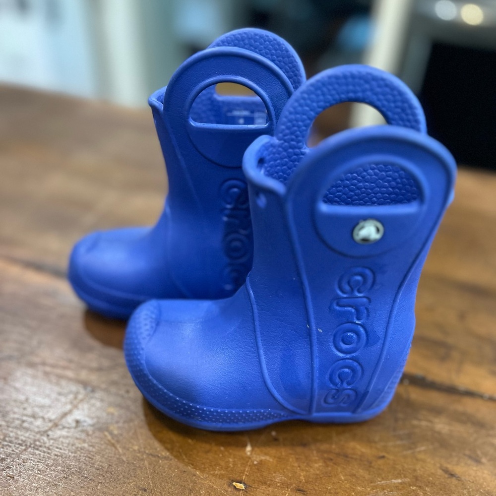 TODDLER SZ 6 CROC LIKE NEW